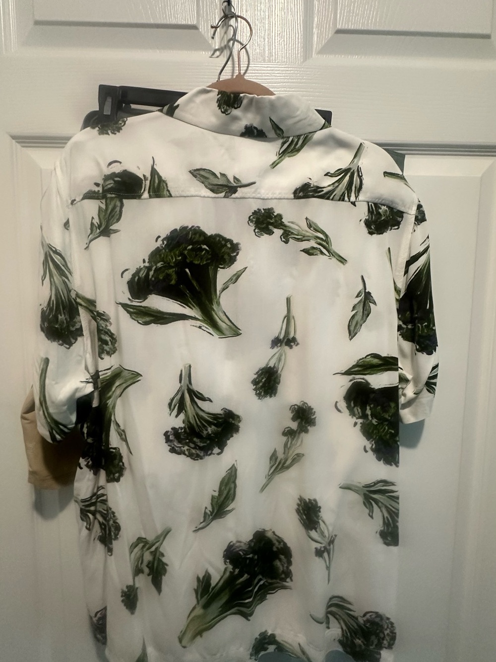 H&M White Short-Sleeve Button-Down Shirt with Green Botanical Print - Picture 2 of 5